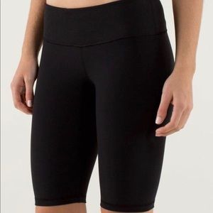 Lululemon Reverse groove shorts